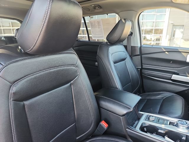 Certified 2023 Ford Explorer Limited w/ Equipment Group 301A AWD/4WD image 34