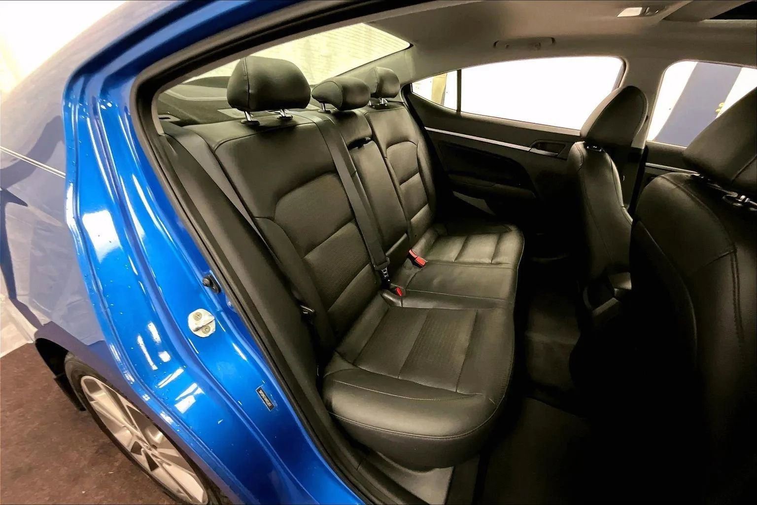 Used 2017 Hyundai Elantra Limited w/ Limited Tech Package 04 image 26