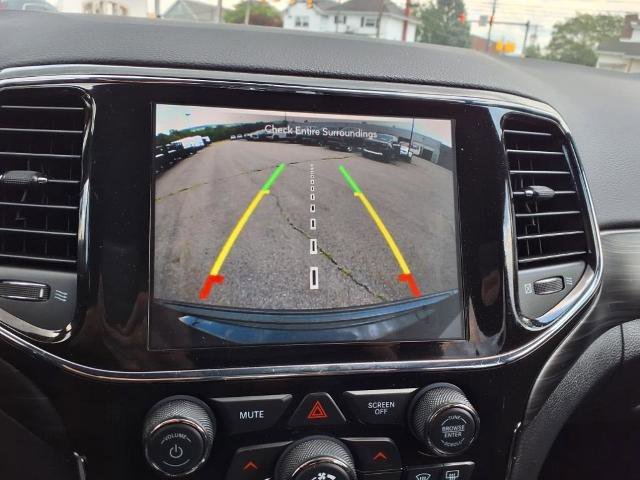 Used 2022 Jeep Grand Cherokee Laredo X image 23