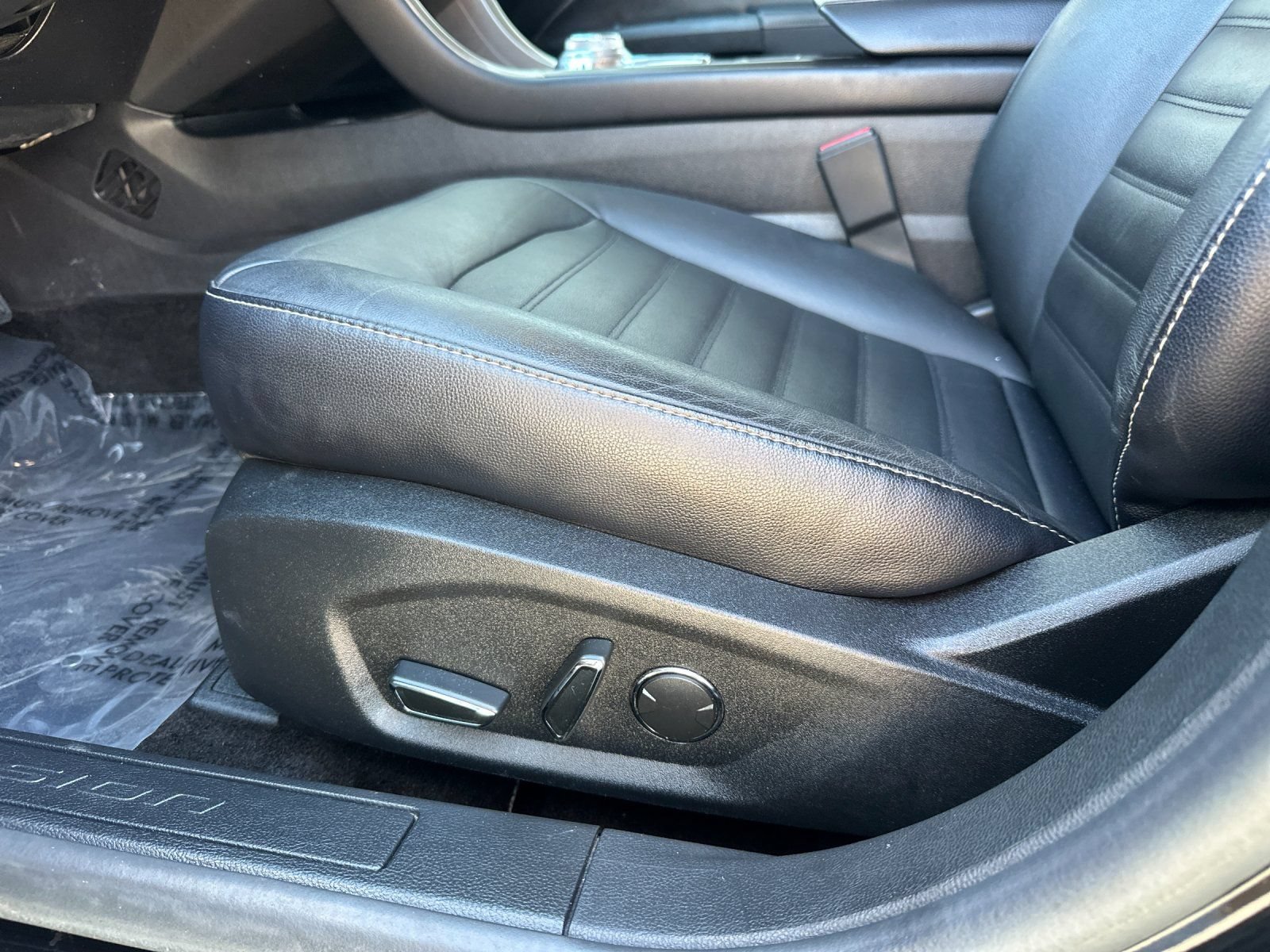 Certified 2018 Ford Fusion SE w/ Fusion SE Technology Package FWD image 12