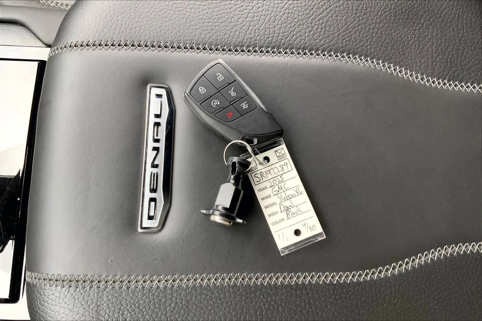 Used 2025 GMC Yukon XL Denali AWD/4WD image 15