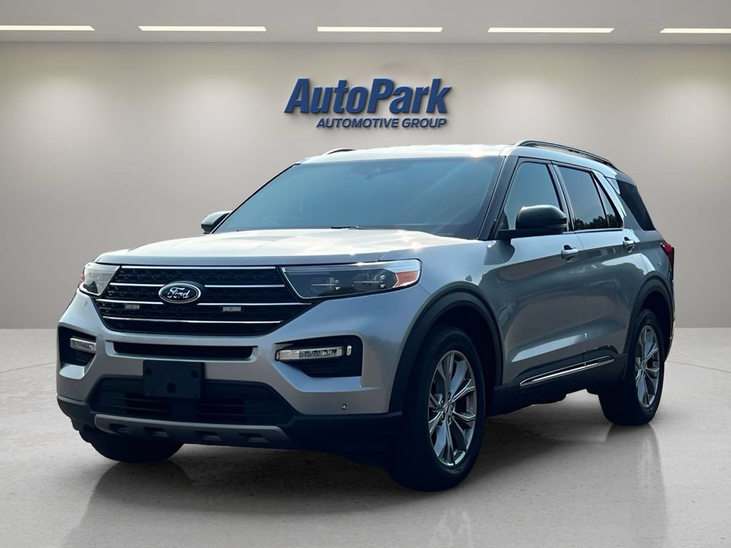 Certified 2023 Ford Explorer XLT w/ Equipment Group 202A AWD/4WD image 3