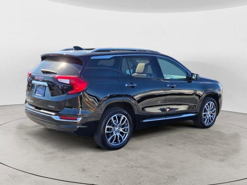 Used 2023 GMC Terrain Denali w/ Denali Premium Package image 5