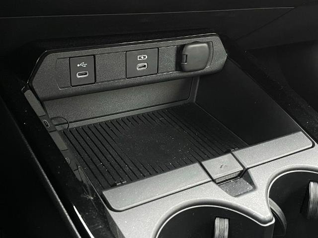 Used 2025 Toyota Prius Limited w/ Limited Premium Package FWD image 19