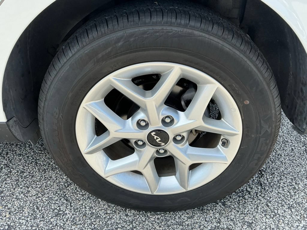 Used 2025 Kia Soul LX w/ LX Technology Package FWD image 21