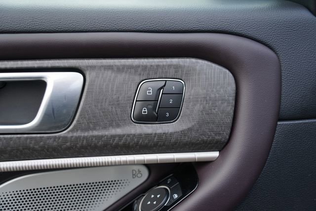 Certified 2025 Ford Explorer Platinum w/ LUX Leather Package image 15