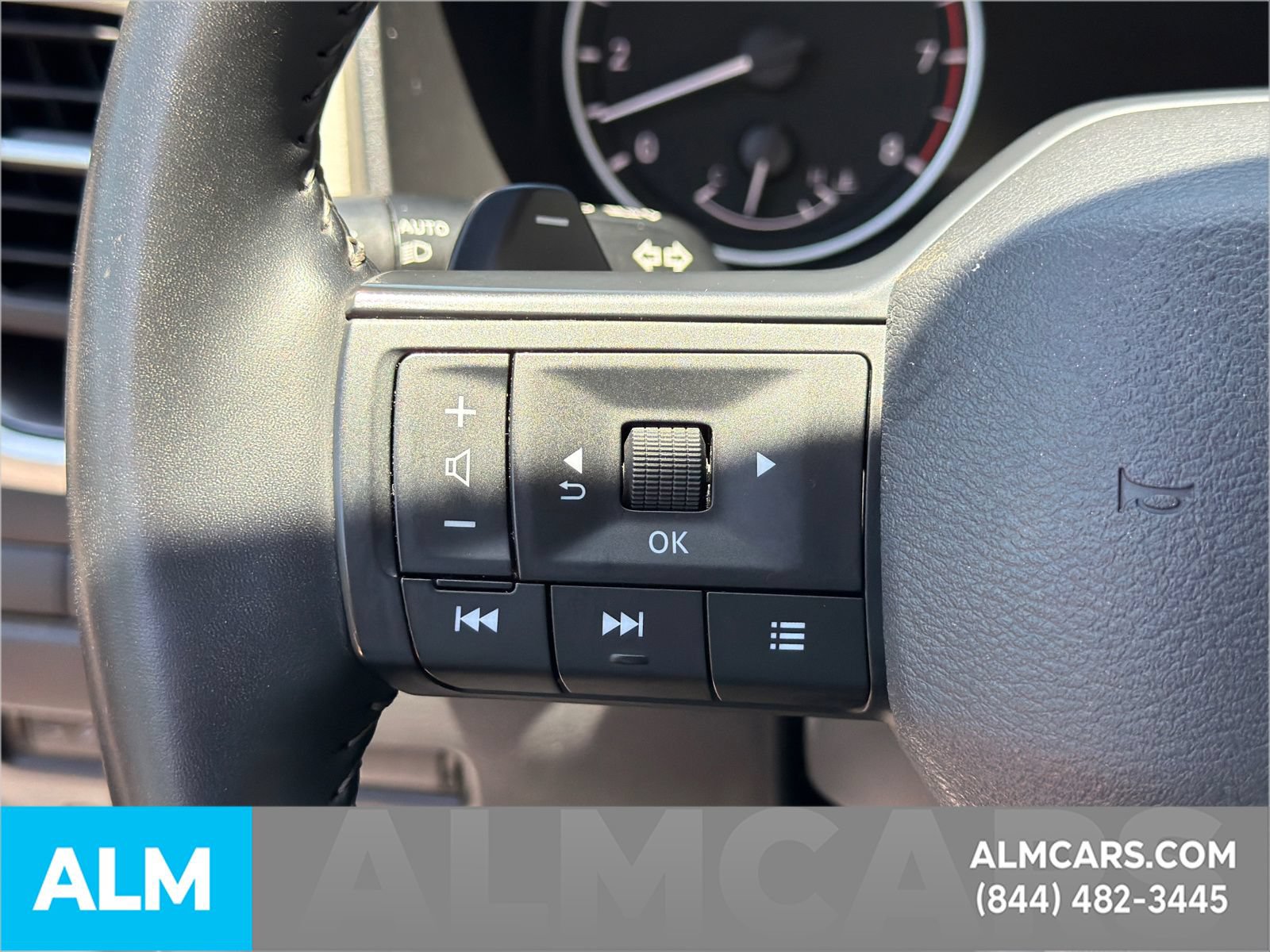 Used 2025 Nissan Rogue SV FWD image 29
