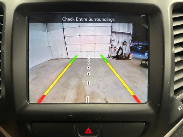 Used 2017 Jeep Cherokee Limited w/ Luxury Group AWD/4WD image 24