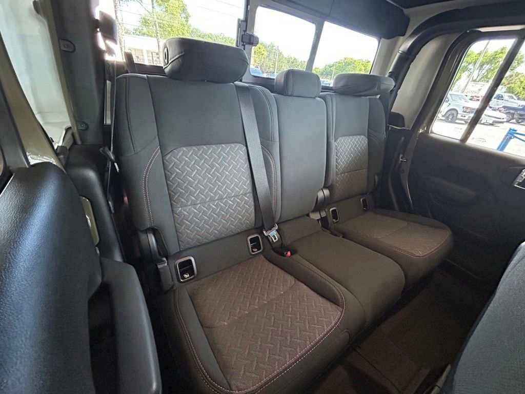 Used 2025 Jeep Gladiator Mojave w/ Safety Group AWD/4WD image 30