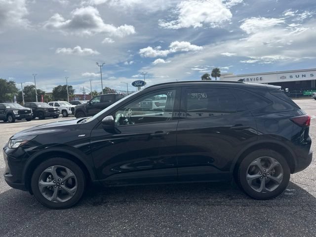 Certified 2025 Ford Escape ST-Line Select AWD/4WD image 2