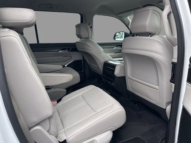Used 2024 Jeep Wagoneer Series II w/ Flexible Seating Group AWD/4WD image 10