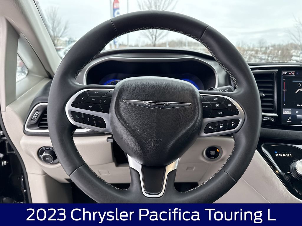 Used 2023 Chrysler Pacifica Touring-L image 19