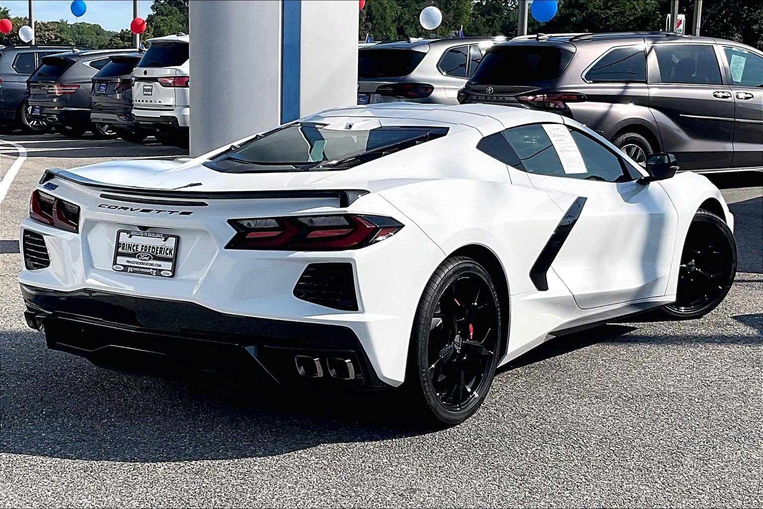Used 2022 Chevrolet Corvette Stingray Preferred Cpe w/ Engine Appearance Package RWD image 11