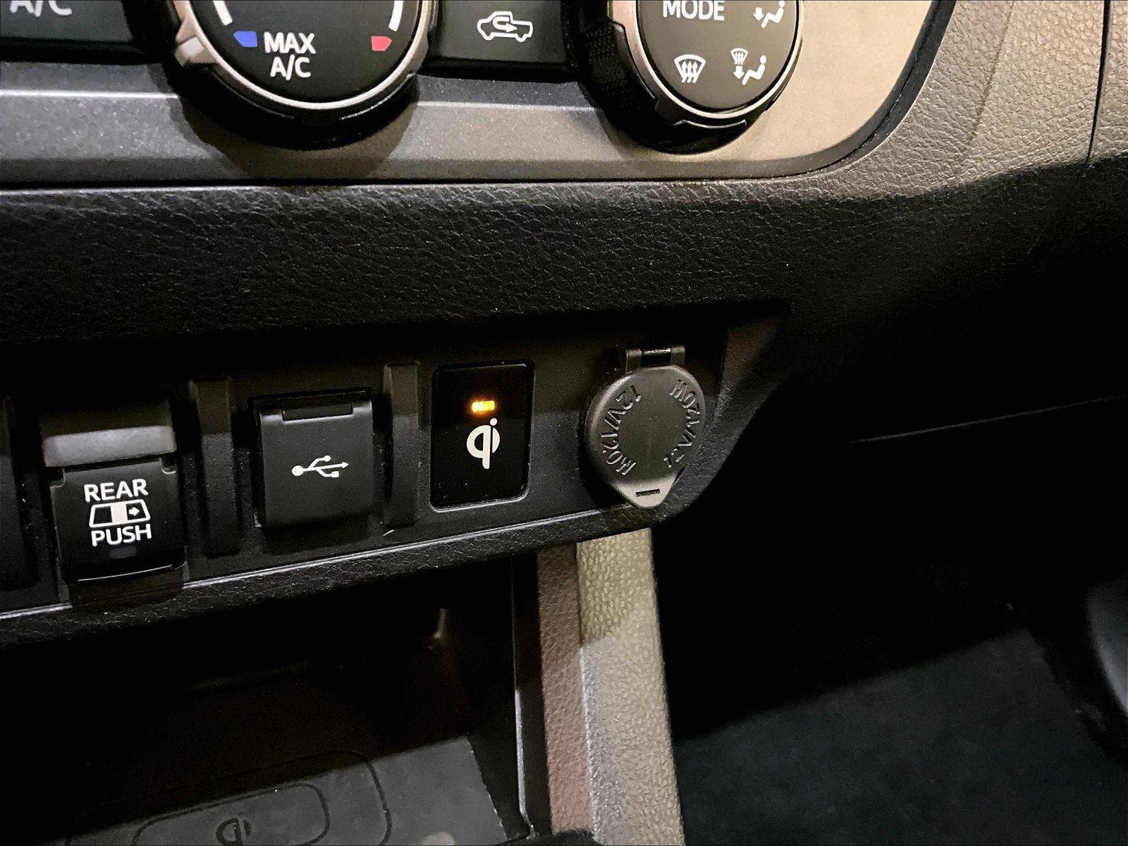 Used 2020 Toyota Tacoma TRD Off-Road AWD/4WD image 31