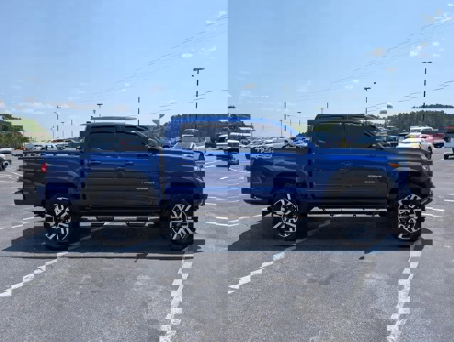 Used 2023 Toyota Tacoma TRD Off-Road w/ Technology Package AWD/4WD image 6