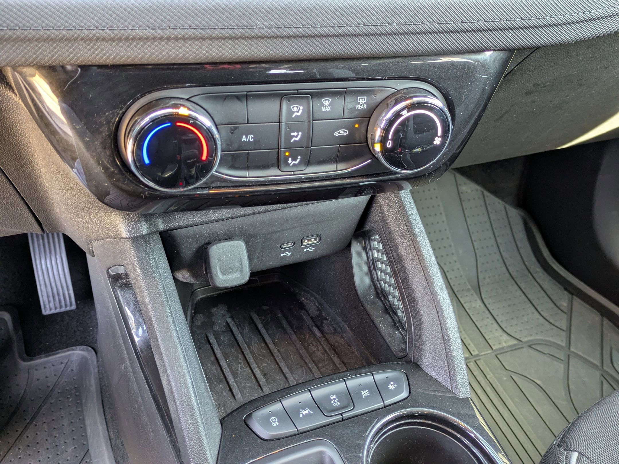 Used 2025 Chevrolet TrailBlazer LT w/ Driver Confidence Package image 24