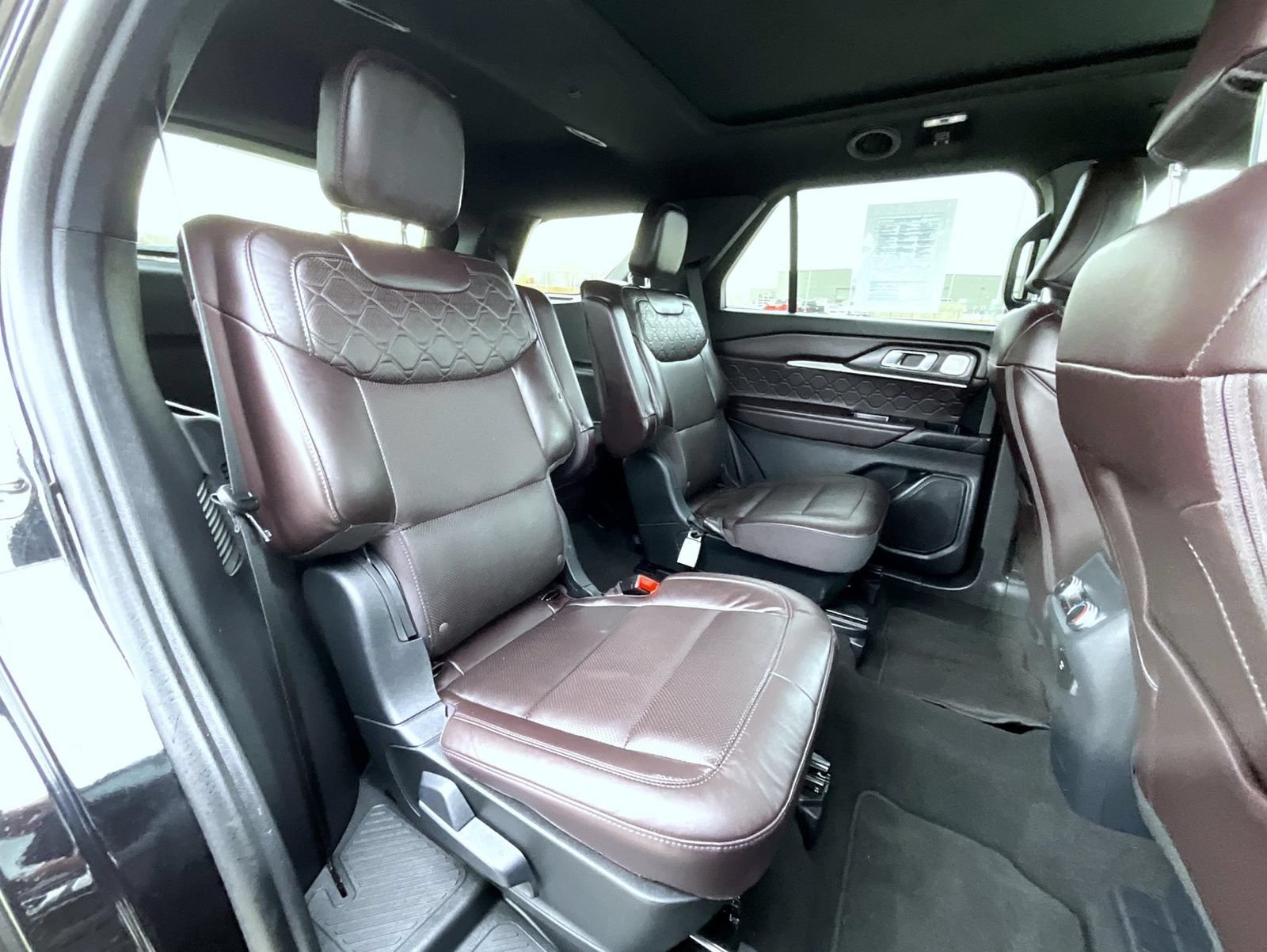 Certified 2025 Ford Explorer Platinum w/ LUX Leather Package AWD/4WD image 19
