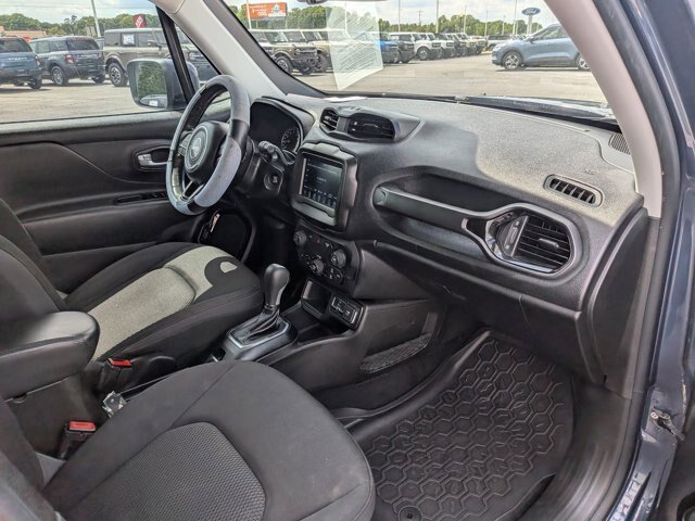 Used 2020 Jeep Renegade Altitude FWD image 36