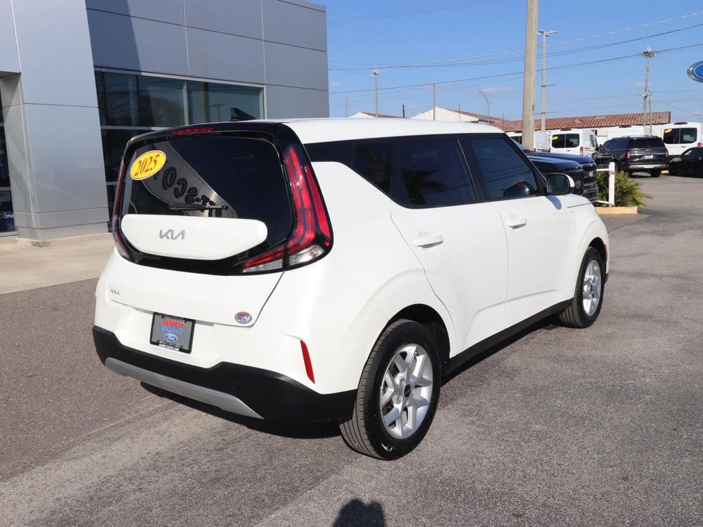 Used 2025 Kia Soul LX w/ LX Technology Package image 5