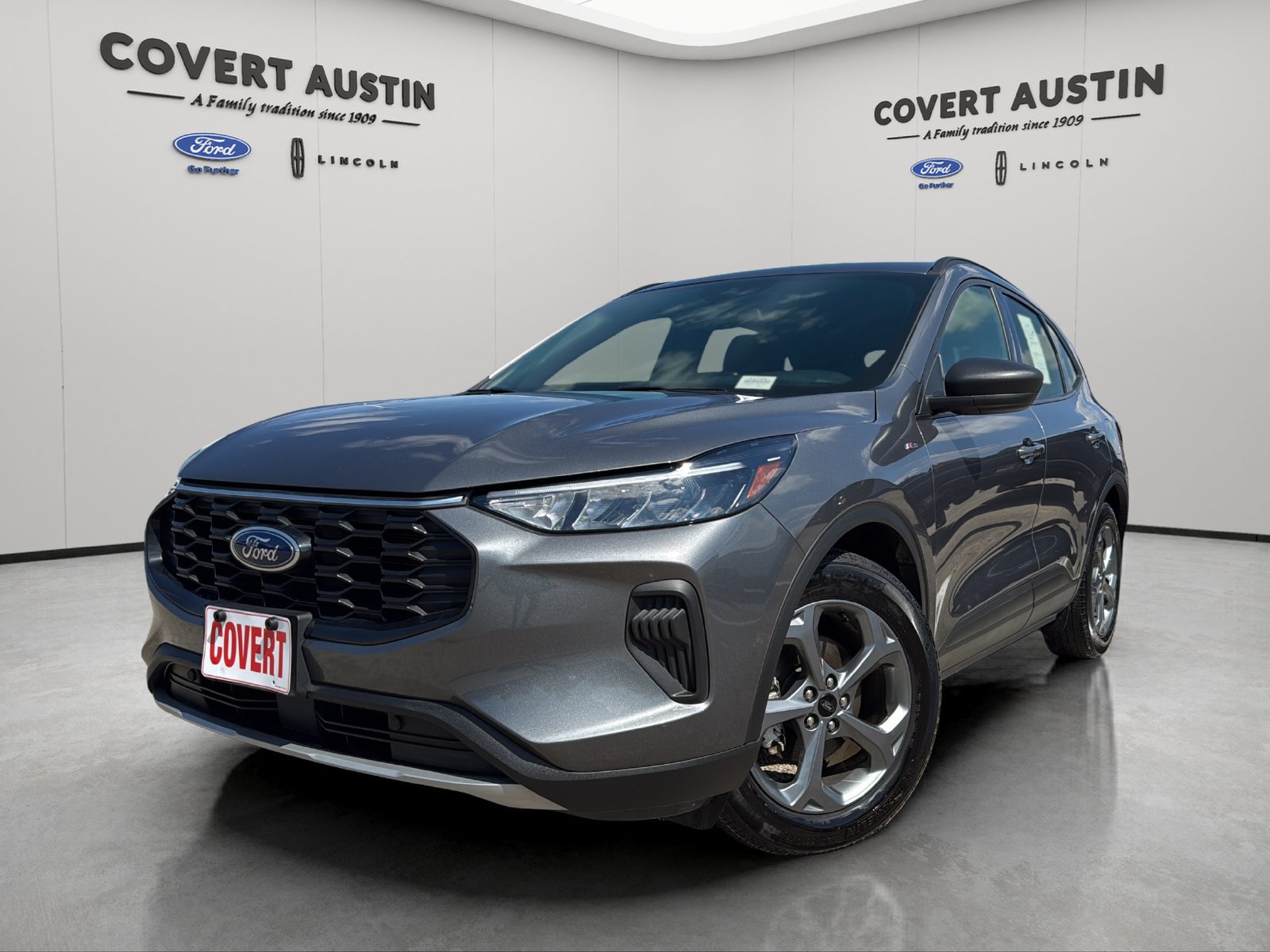 Certified 2025 Ford Escape ST-Line FWD image 1