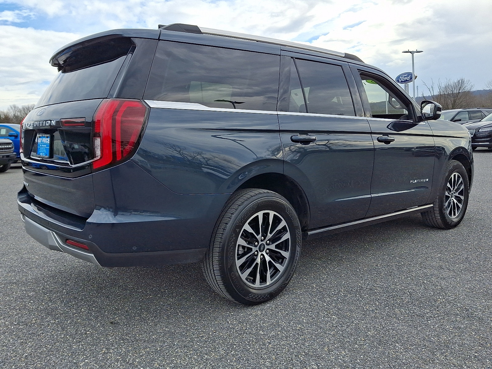 Certified 2025 Ford Expedition Platinum image 4