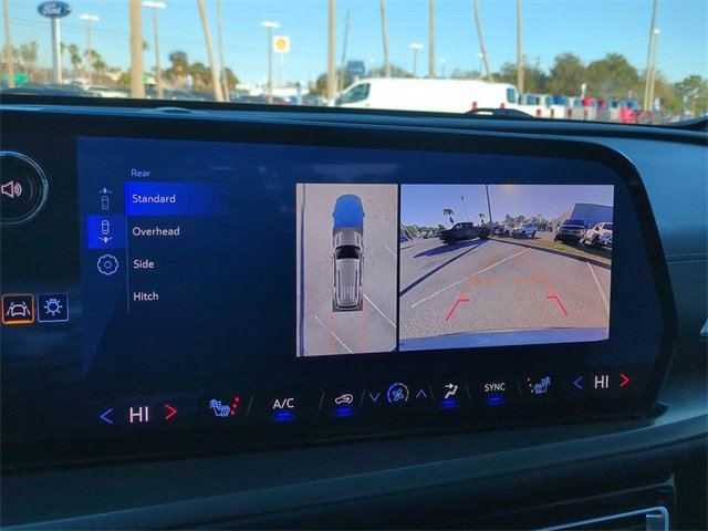 Used 2025 Chevrolet Traverse LT w/ Driver Confidence Package image 20