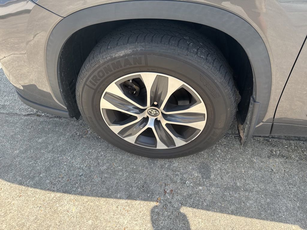 Used 2021 Toyota Highlander XLE image 20