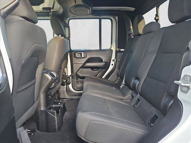 Used 2020 Jeep Gladiator Overland AWD/4WD image 15