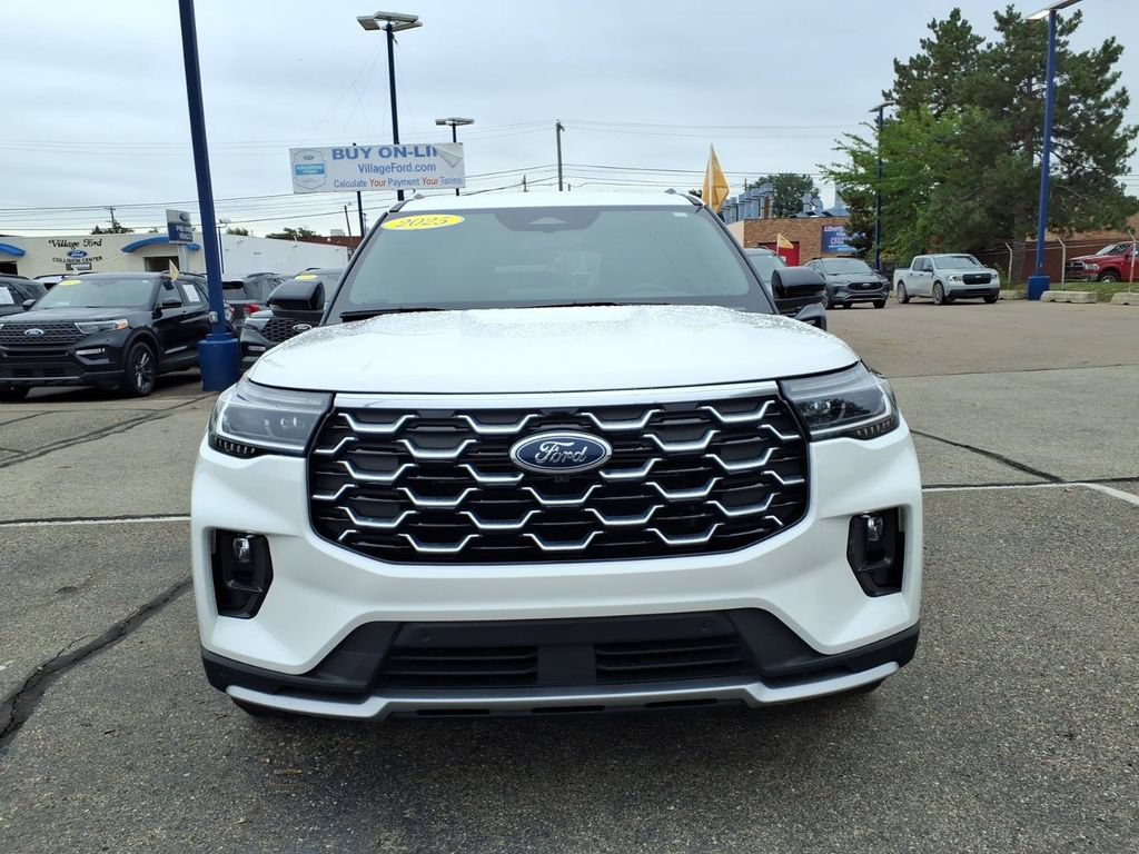 Certified 2025 Ford Explorer Platinum AWD/4WD image 3