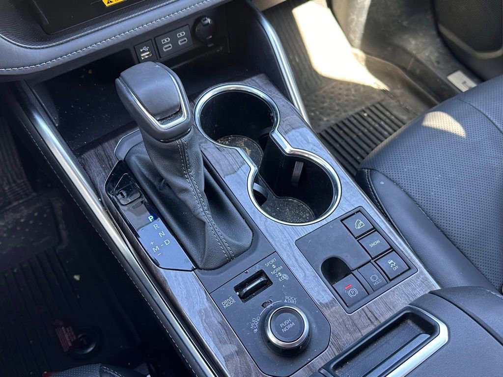 Used 2024 Toyota Highlander Limited AWD/4WD image 33