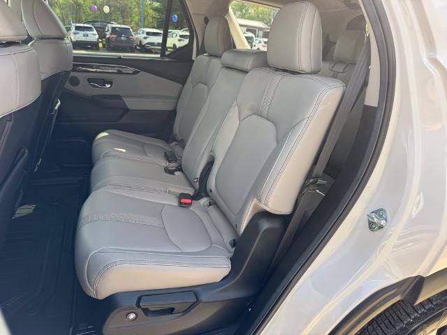 Used 2025 Honda Pilot Touring image 8