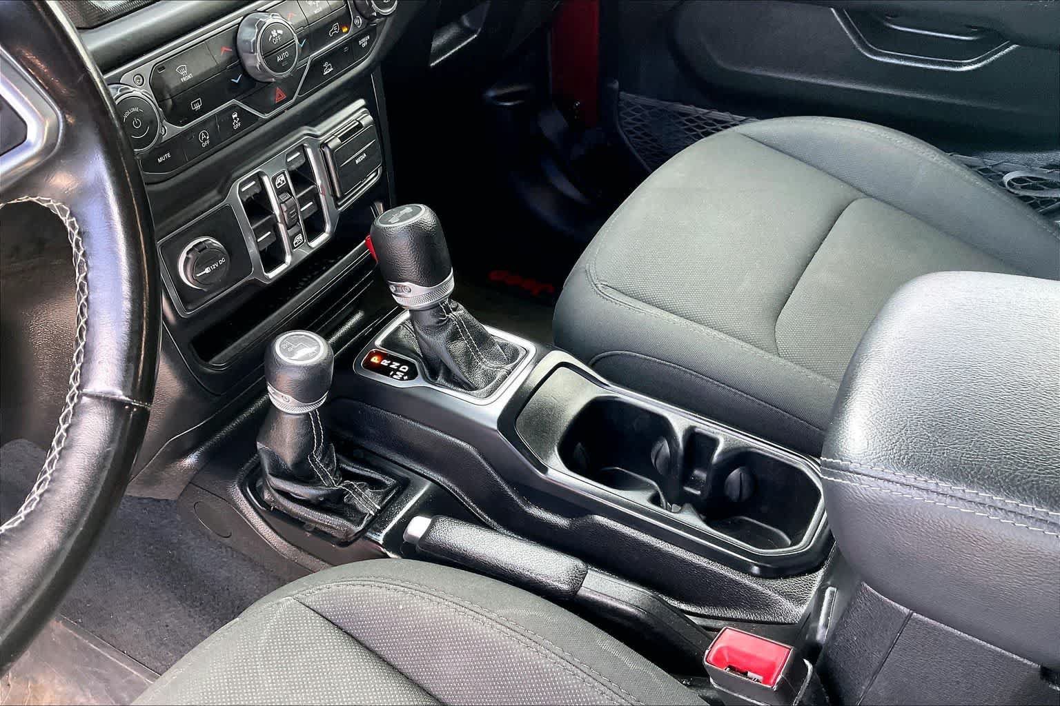 Used 2021 Jeep Wrangler Unlimited Sahara AWD/4WD image 16