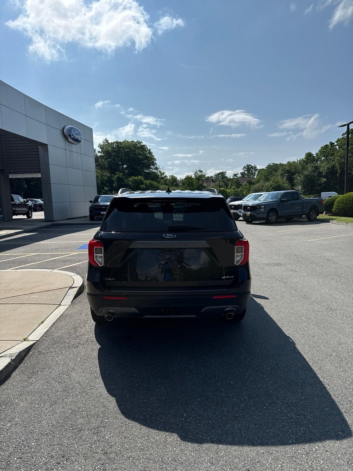 Certified 2023 Ford Explorer XLT w/ Equipment Group 202A AWD/4WD image 4
