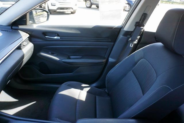 Used 2025 Nissan Altima 2.5 SV image 24