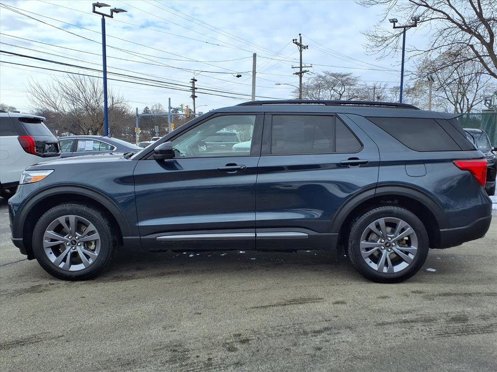 Certified 2022 Ford Explorer XLT w/ Equipment Group 202A image 7
