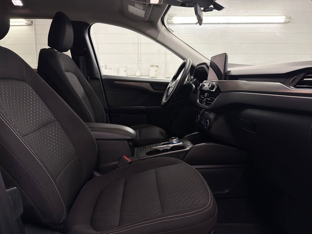 Certified 2025 Ford Escape Active FWD image 30