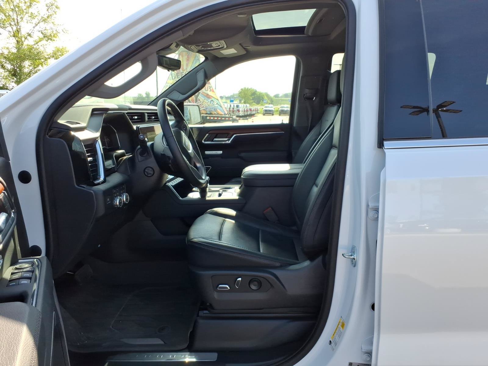 Used 2023 GMC Sierra 1500 Denali w/ Denali Reserve Package AWD/4WD image 12