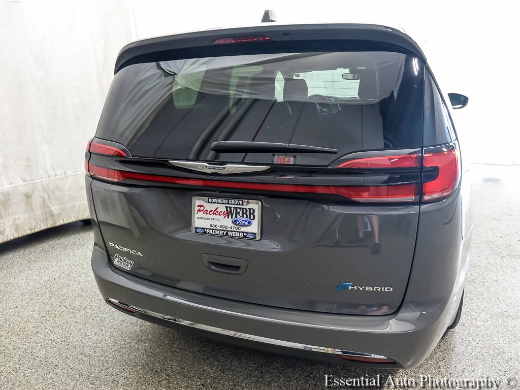 Used 2022 Chrysler Pacifica Touring-L FWD image 6