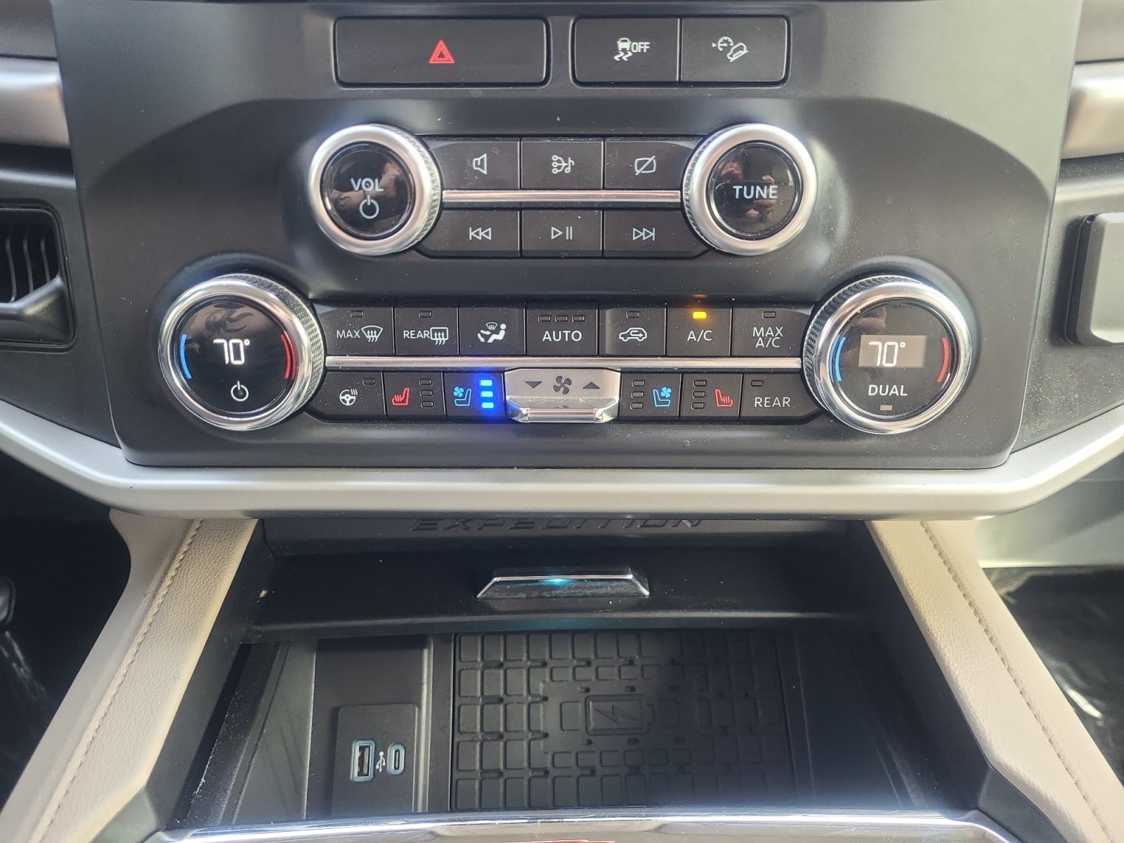 Certified 2022 Ford Expedition XLT w/ Equipment Group 202A AWD/4WD image 30