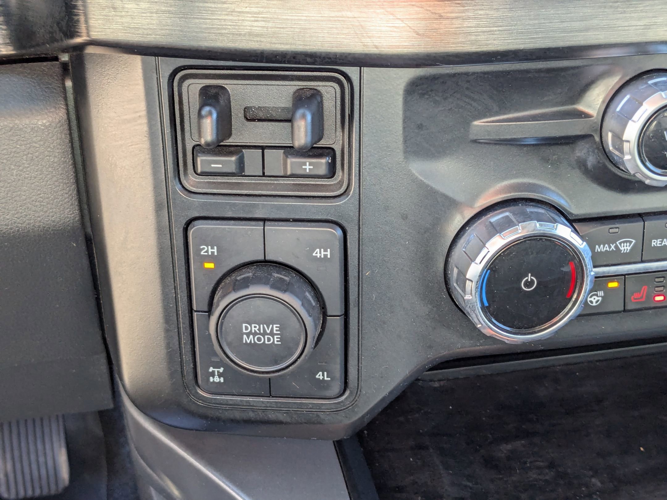 Certified 2024 Ford F350 Lariat w/ Lariat Ultimate Package AWD/4WD image 31