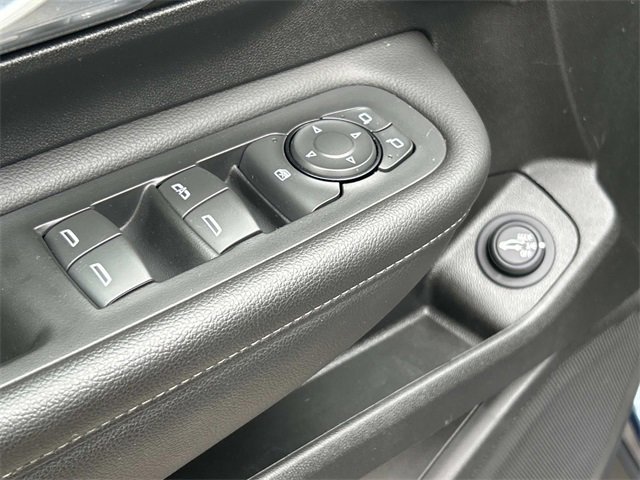 Used 2023 GMC Terrain SLT image 30