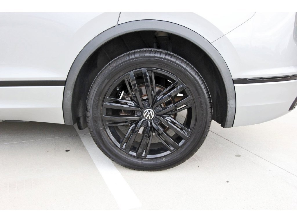 Used 2022 Volkswagen Tiguan SE R-Line FWD image 36