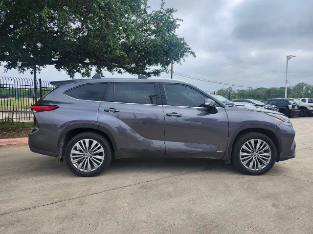 Used 2022 Toyota Highlander Platinum AWD/4WD image 2