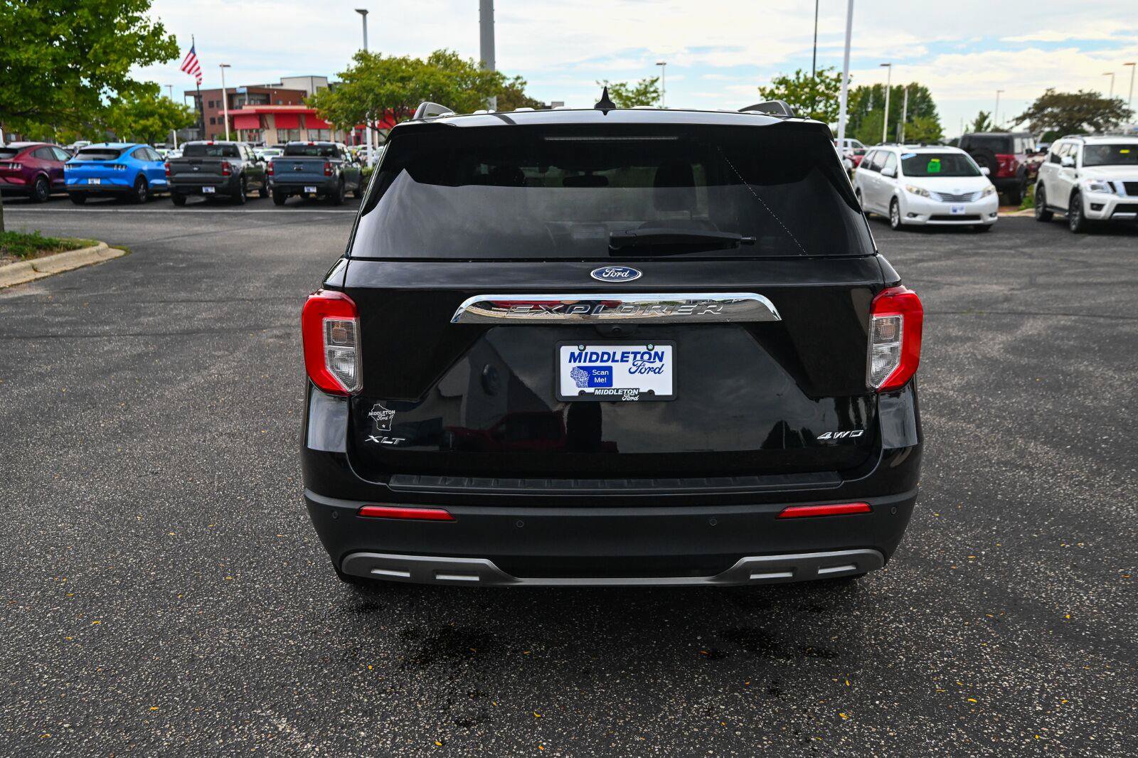 Certified 2024 Ford Explorer XLT w/ Equipment Group 202A AWD/4WD image 6