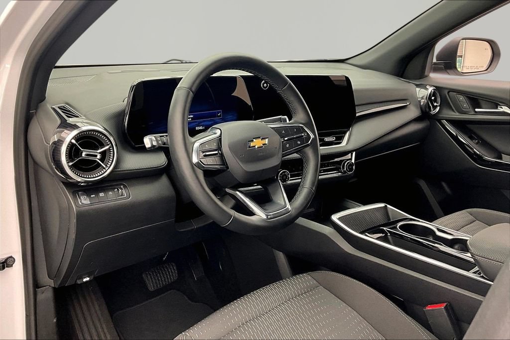 Used 2025 Chevrolet Equinox LT AWD/4WD image 14