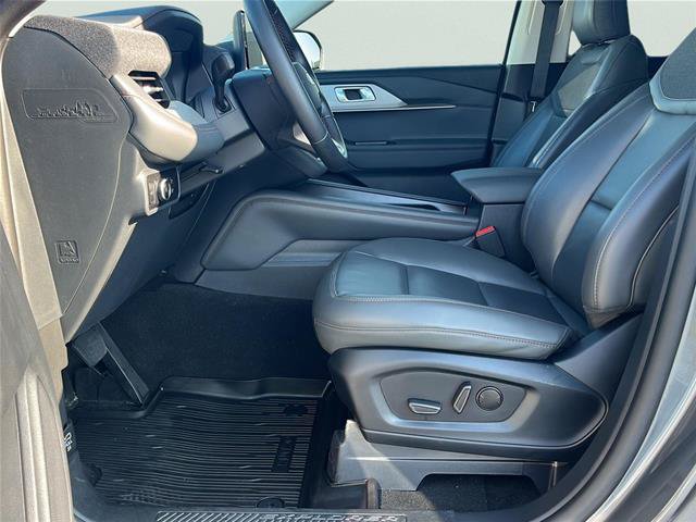 Certified 2025 Ford Explorer Active w/ Active Comfort Package AWD/4WD image 10