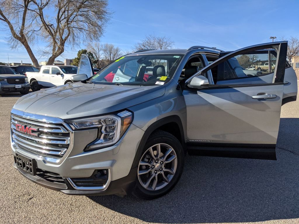 Used 2024 GMC Terrain SLT image 11