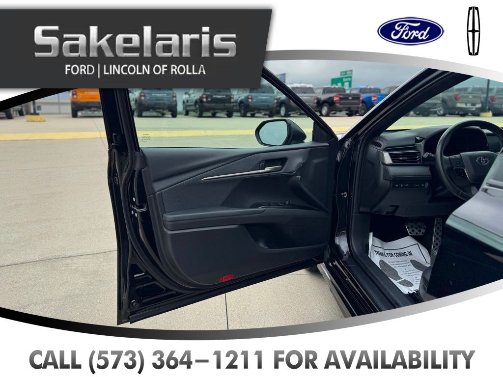 Used 2025 Toyota Camry SE FWD image 10