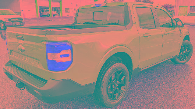 Certified 2024 Ford Maverick Lariat w/ FX4 Off-Road Package AWD/4WD image 3