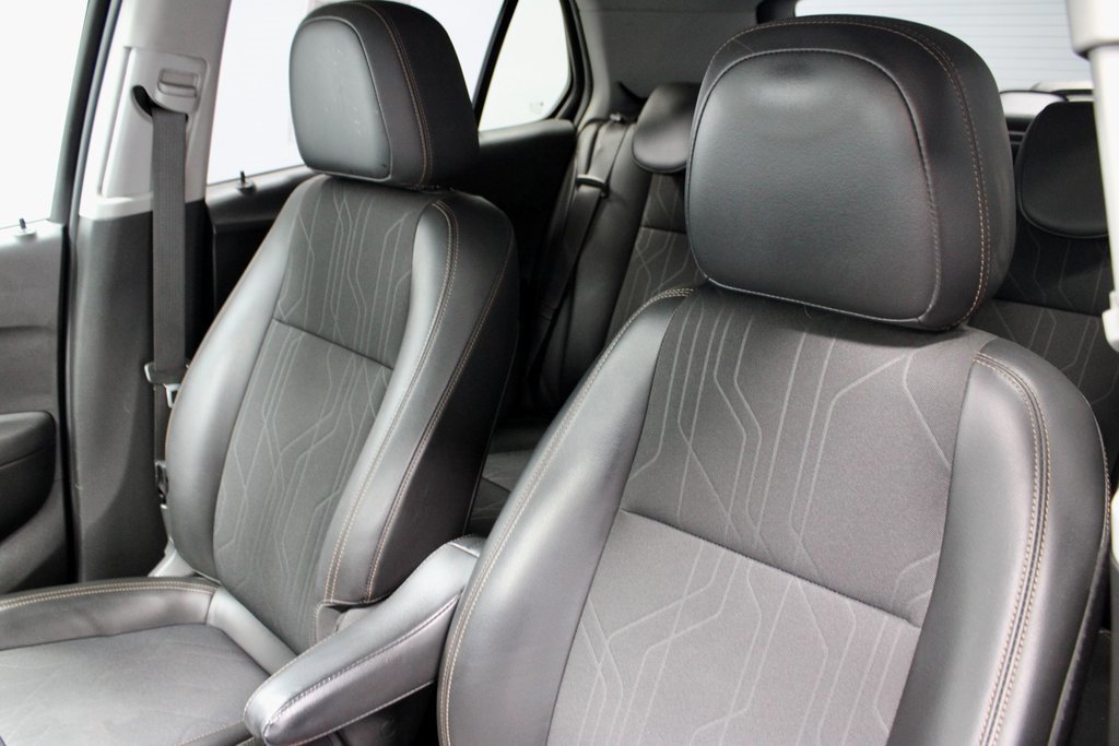 Used 2020 Chevrolet Trax LT w/ Redline Edition image 25